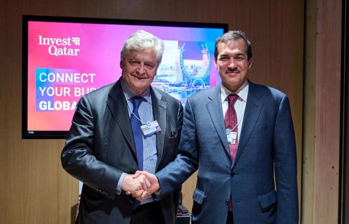 وزير الدولة لشؤون التجارة الخارجية يجتمع مع عدد من المسؤولين في منتدى دافوس