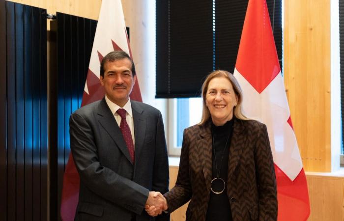 وزير الدولة لشؤون التجارة الخارجية يجتمع مع عدد من المسؤولين في منتدى دافوس