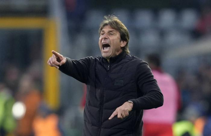 إنفانتينو
      يطلق
      دعابة
      حول
      الجماهير
      البريطانية...
      ويدافع
      عن
      أسعار
      التذاكر