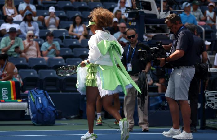 نعومي أوساكا تحوّل ملعب بطولة أستراليا المفتوحة إلى منصة أزياء