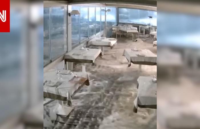 متابعة: مياه فيضانات تغمر مطعمًا في صقلية.. شاهد ما رصدته الكاميرا