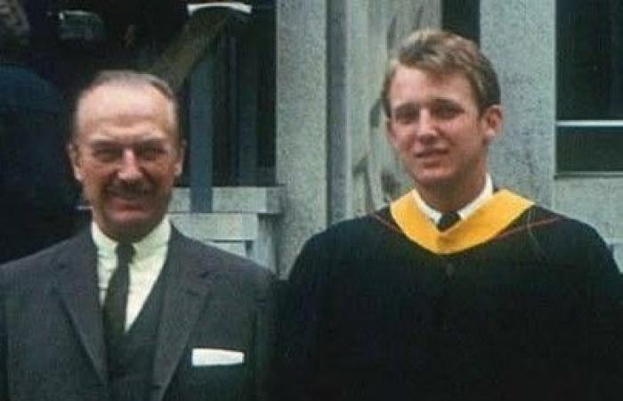 بعد
      90
      عاماً...
      سيارة
      من
      زمن
      الحرب
      تعود
      إلى
      الطريق