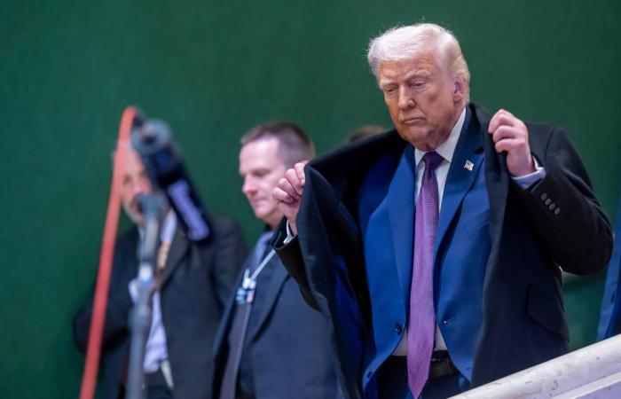 ترمب
      يغادر
      سويسرا
      بعد
      مشاركته
      في
      منتدى
      دافوس