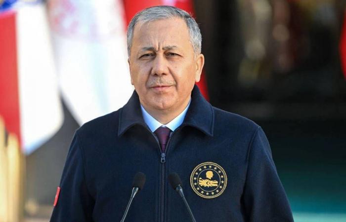 تركيا:
      تكهنات
      حول
      تعديل
      في
      حكومة
      إردوغان
      وصراع
      على
      خلافته