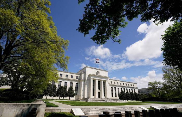 «معادن»
      السعودية
      تبدأ
      طرح
      صكوك
      مقوّمة
      بالدولار