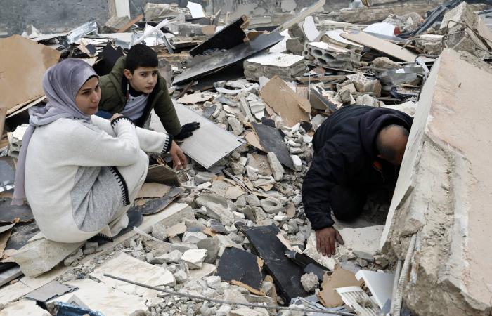 القضاء
      اللبناني
      يبدأ
      استدعاء
      مناصرين
      لـ«حزب
      الله»
      أساؤوا
      لعون