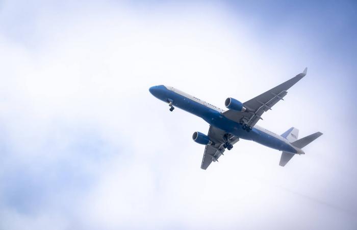 عطل
      يُجبر
      طائرة
      ترمب
      على
      العودة
      يثير
      تساؤلات
      حول
      تقادم
      طائرة
      الرئاسة
      الأميركية