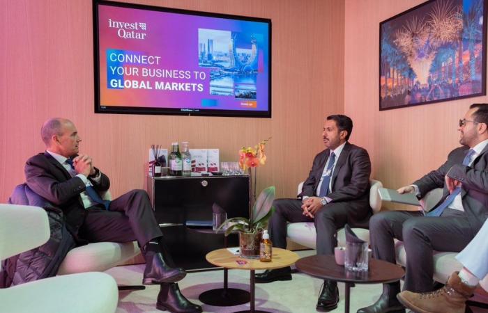 وزير التجارة والصناعة يجتمع مع عدد من الوزراء على هامش منتدى دافوس