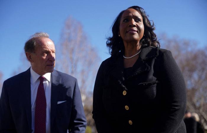 قضاة
      أميركا
      يحذرون
      من
      فتح
      الباب
      أمام
      تدخل
      الرؤساء
      في
      السياسة
      النقدية