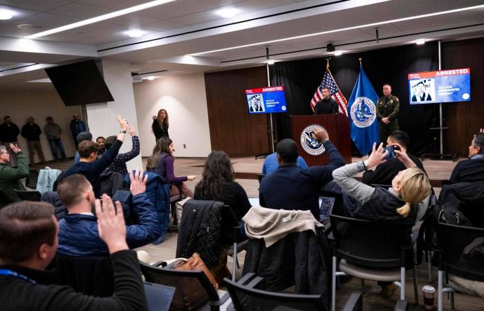 «آيس»
      الأميركية
      تحتجز
      4
      أطفال
      أحدهم
      عمره
      5
      سنوات