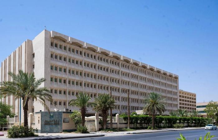 قطاع
      القضاء
      السعودي
      في
      عهد
      الملك
      سلمان...
      هندسة
      العدالة
      وسرعة
      الفصل
      وجودة
      الأحكام