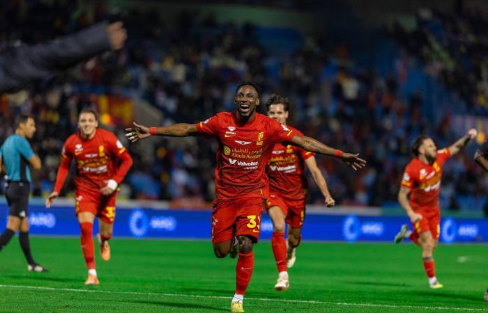 «قادسية
      رودجرز»
      يثير
      الرعب
      في
      «الدوري
      السعودي»