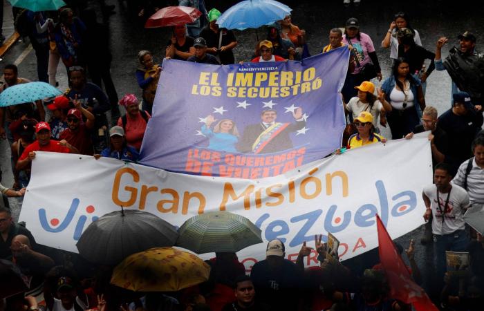 تظاهرة
      حاشدة
      في
      فنزويلا
      طالبت
      بالإفراج
      عن
      مادورو