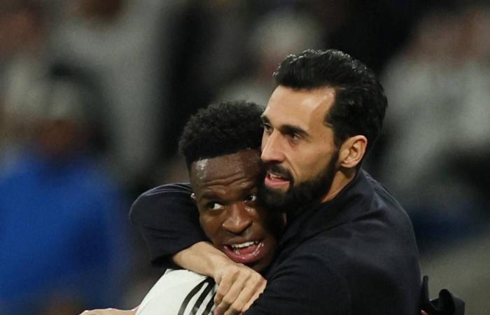 الدوري
      الإسباني:
      صراع
      القمة
      يشتعل
      بين
      ريال
      مدريد
      وبرشلونة