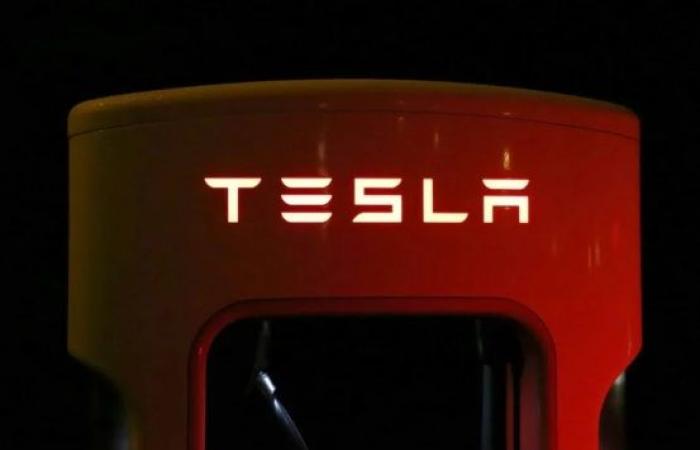 تسلا
      تلغي
      نظام
      Autopilot
      للمساعدة
      في
      القيادة
      بكندا
      والولايات
      المتحدة