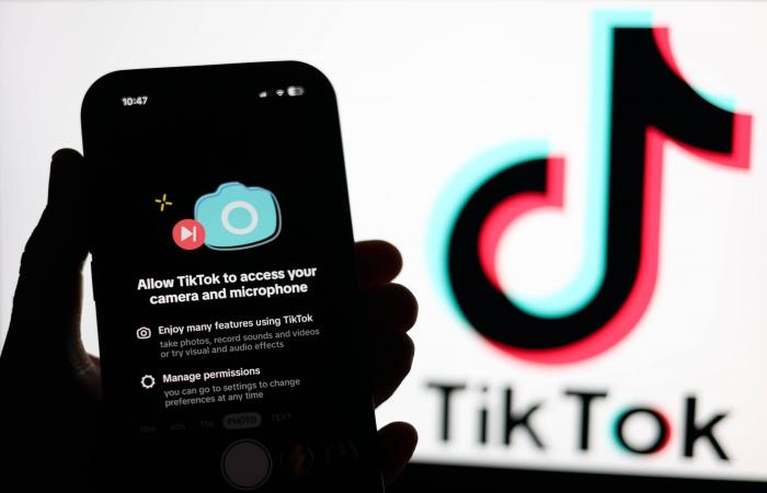 «ميتا»
      توقف
      وصول
      المراهقين
      إلى
      شخصيات
      الذكاء
      الاصطناعي
      على
      مستوى
      العالم