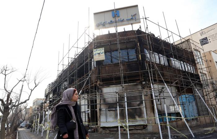 ترمب
      يضغط
      على
      إيران
      بحاملة
      طائرات...
      ودعوة
      تفاوض