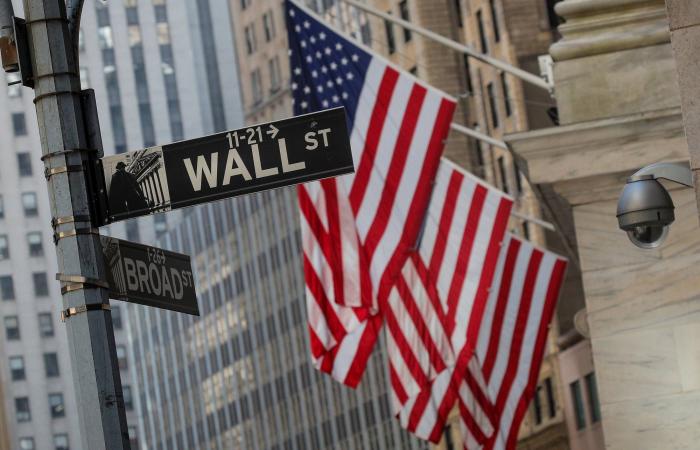 هل
      يجب
      تملقه
      أم
      محاربته...
      كيف
      يتعامل
      المليارديرات
      «الأذكياء»
      مع
      ترمب؟