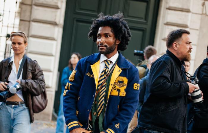 جيلٌ جديد من الرجال يعيد تعريف الأناقة.. وقميص الربع سحّاب ليس سوى البداية