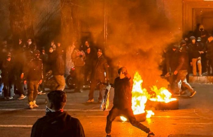 بعد تصريحه بعدم اضطراره للتدخل.. ترامب يغير من لهجته بشأن إيران