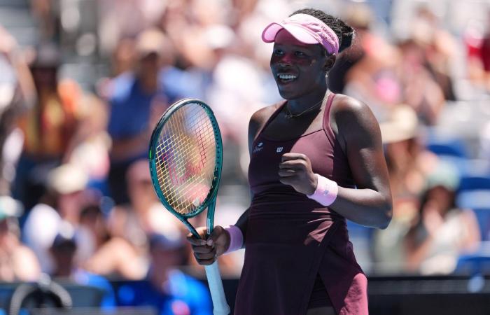 نجل
      واين
      روني
      يخطف
      الأنظار
      مع
      مان
      يونايتد