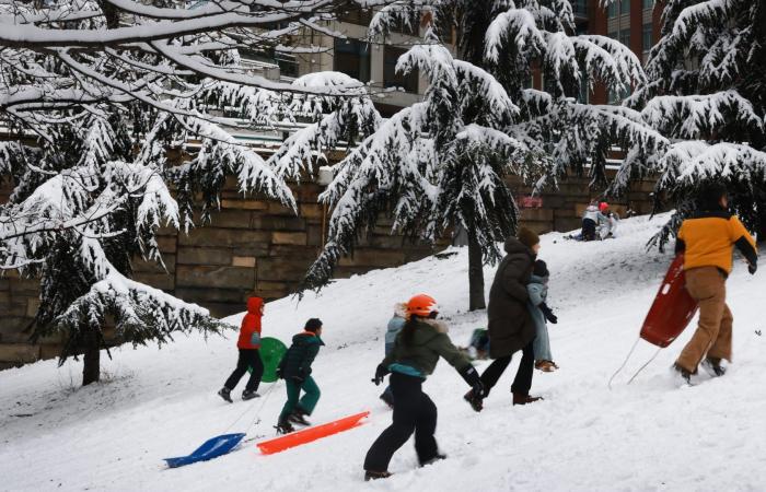 عاصفة "تاريخية" تضرب أمريكا.. حالة طوارئ في 18 ولاية وترامب يتابع وإلغاء آلاف الرحلات الجوية