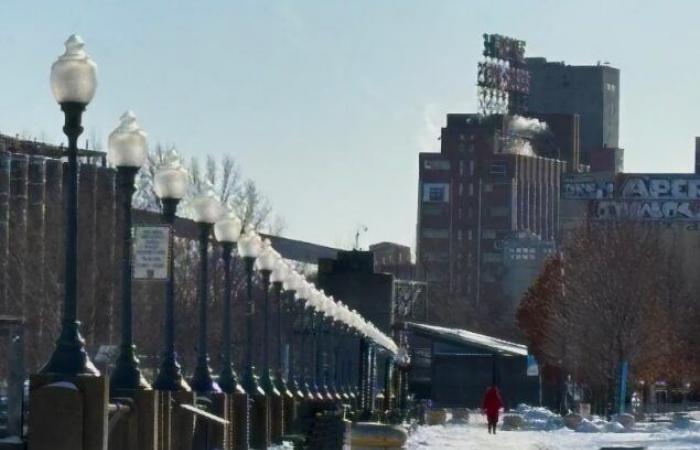 انقطاع
      الكهرباء
      عن
      آلاف
      المنازل
      في
      مونتريال
      وسط
      موجة
      برد
      شديدة
      وتحذيرات
      من
      الضغط
      على
      الشبكة