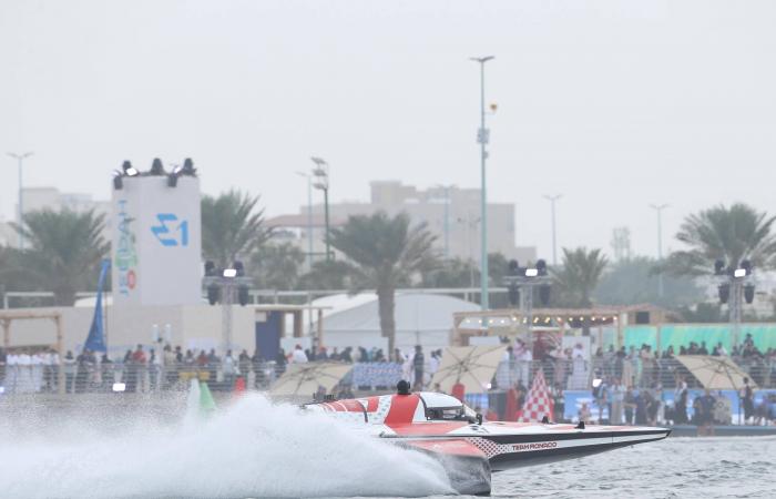 بحضور
      أمير
      موناكو...
      الفيصل
      يتوّج
      «أوكي»
      بكأس
      الزوارق
      الكهربائية