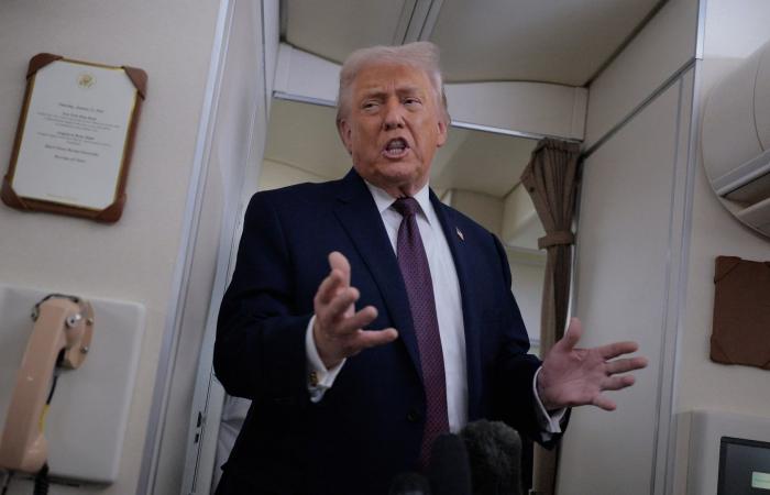 "يسير مع بطريق".. البيت الأبيض ينشر صورة معدلة لترامب في غرينلاند ويعلق عليها