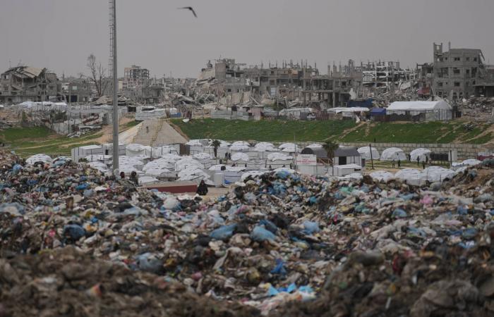 الجيش
      العراقي:
      أنجزنا
      80
      %
      من
      الجدار
      الكونكريتي
      مع
      سوريا