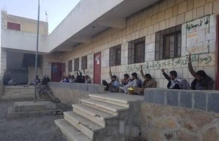 الحوثيون
      يخنقون
      قرية
      في
      عمران
      بعد
      تلقِّيهم
      ضربة
      قبَلية