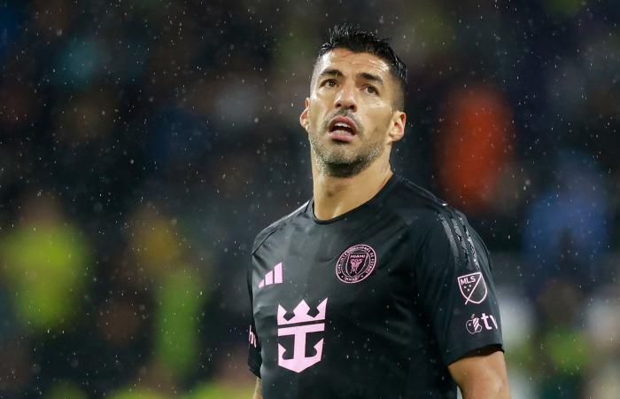 بينها من برشلونة وليفربول.. سواريز يتلقى رسائل بذكرى ميلاده وهذه أبرز إنجازاته الرياضية