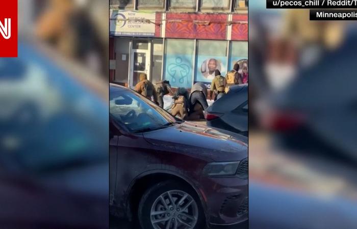 متابعة: بعد ضرب مبرح.. شاهد لحظة إطلاق عملاء فيدراليين النار على رجل في مينيابوليس