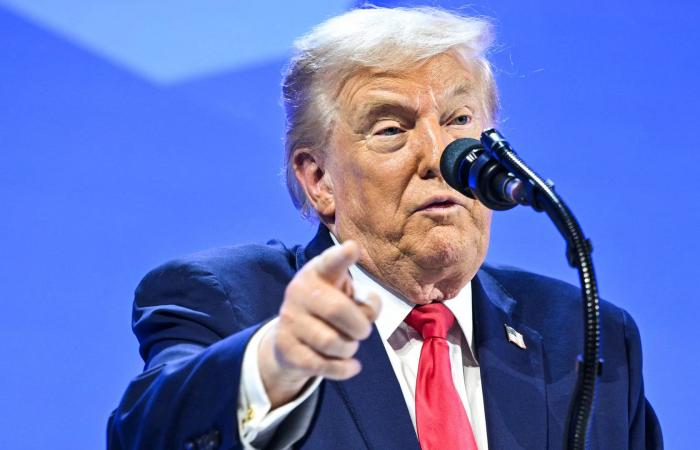 ملياردير إماراتي يرد على ترامب وتحية وجهها له خلال كلمة في دافوس