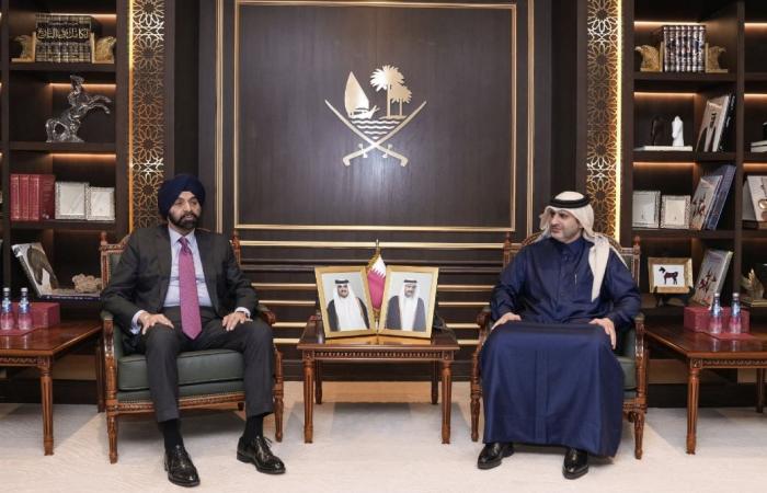 محافظ مصرف قطر المركزي يجتمع مع رئيس مجموعة البنك الدولي