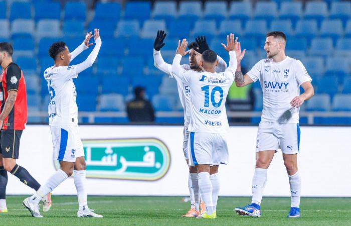 لفتة إنسانية مؤثرة من لاعبي الهلال تجاه أطفال خلال مباراة الرياض