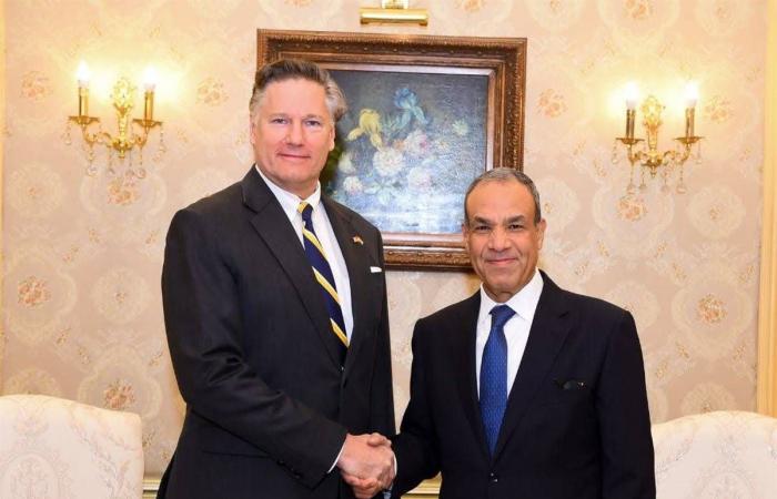 «سد
      النهضة»:
      محادثات
      مصرية
      -
      أميركية
      بالقاهرة
      بعد
      عرض
      ترمب
      الوساطة