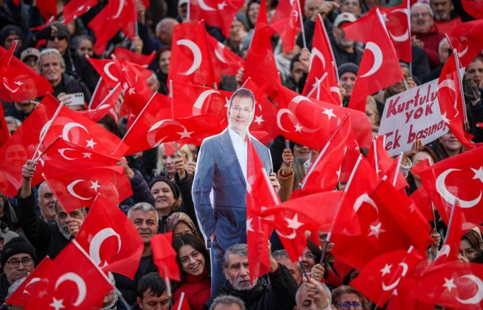 تركيا:
      حزب
      إردوغان
      يؤكد
      ترشيحه
      للرئاسة
      في
      2028