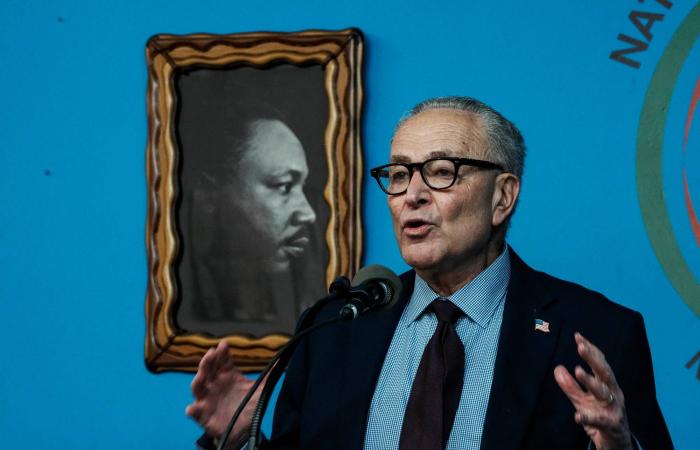 أيام
      قليلة
      تفصل
      واشنطن
      عن
      «الشلل
      التام»
      مجدداً