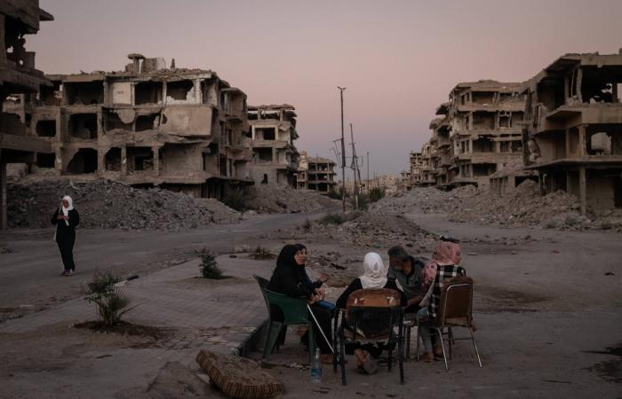 سوريا...
      بانوراما
      الخراب
      تنتظر
      خطة
      واضحة
      لإعادة
      الإعمار