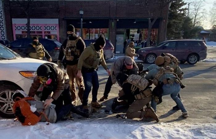 «حادث
      مينيابوليس»
      يفاقم
      احتمال
      إغلاق
      حكومي
      جديد