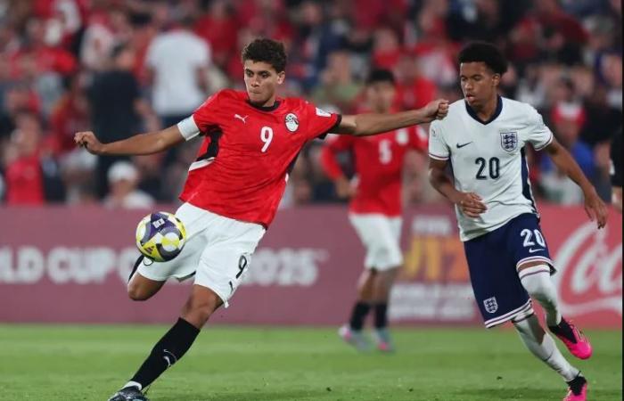 الأهلي المصري يؤكد انتقال مهاجم الفريق إلى فريق برشلونة