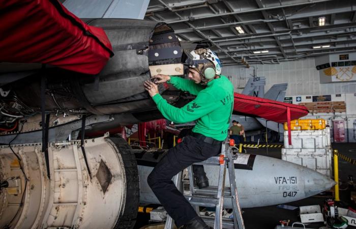 الجيش الأمريكي يعلن وصول حاملة طائرات بـ"مجموعتها الضاربة" إلى الشرق الأوسط