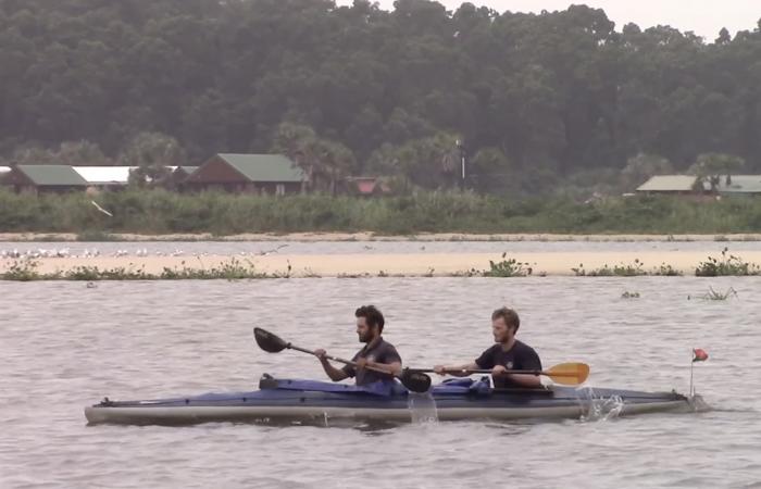 بين التماسيح.. كيف نجح مغامران في عبور أطول نهر في أنغولا؟