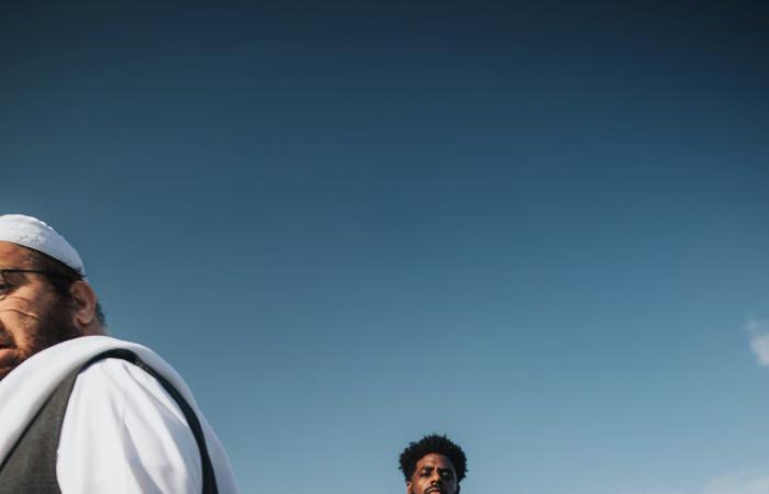 مصور يسلط الضوء على دبي القديمة في صور تجمع بين التراث والموضة