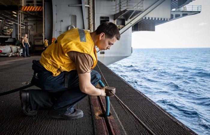 الجيش الأمريكي يعلن وصول حاملة طائرات بـ"مجموعتها الضاربة" إلى الشرق الأوسط