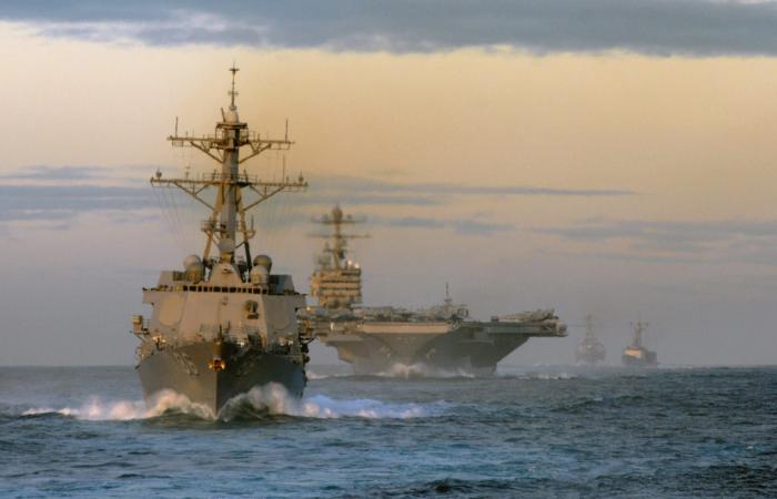 مسؤول لـCNN: حاملة طائرات أمريكية باتت في نطاق عملياتها بالشرق الأوسط