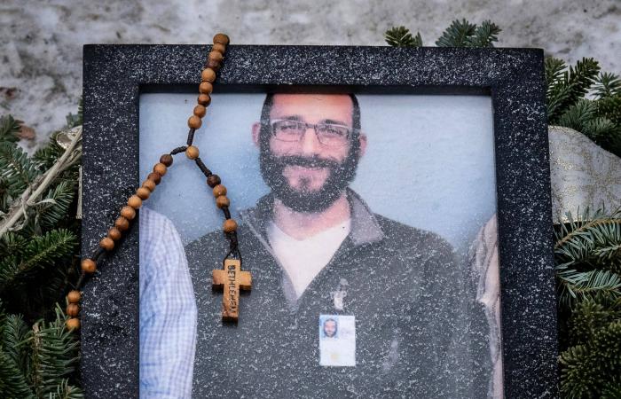 من
      هو
      أليكس
      بريتي
      الممرض
      الذي
      قُتل
      برصاص
      شرطة
      الهجرة
      في
      مينيابوليس؟