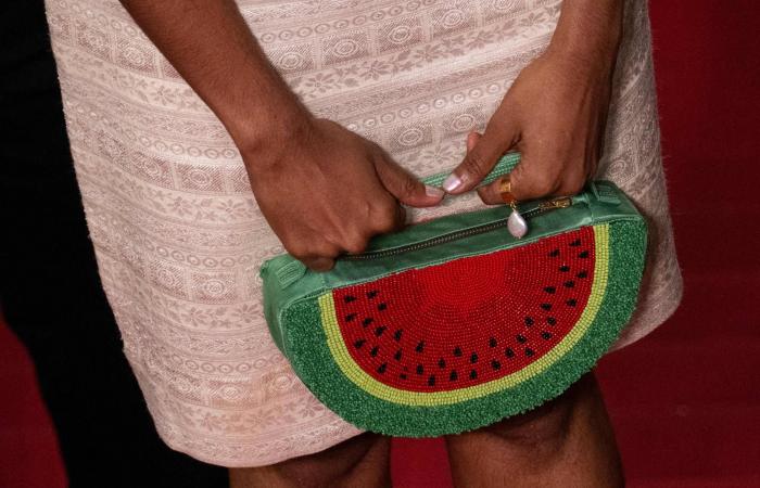 «تشبه
      علم
      فلسطين»...
      رسمة
      بطيخة
      تهز
      بلدية
      تل
      أبيب