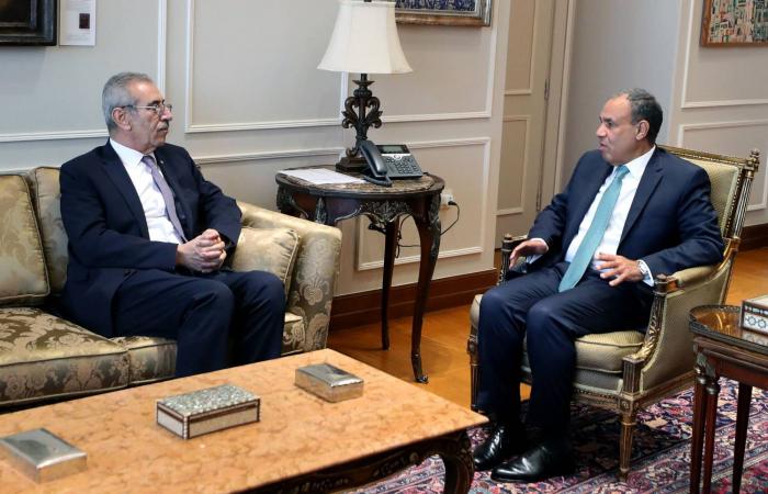 «سنتكوم»
      تؤكد
      نشر
      مجموعة
      ضاربة
      بقيادة
      «أبراهام
      لينكولن»
      في
      المنطقة